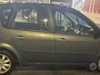 Usata Renault Scenic E-Tech 100 CV (73 kW) 2007 Grigio Berlina