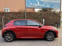 Usata Peugeot e-208 Allure 100 kW (136 CV) 2022 Rosso / metallizzato Utilitaria