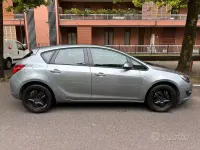 Usata Opel Astra Cosmo 110 CV (80 kW) 2014 Grigio Berlina