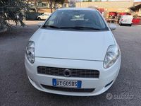 Usata Fiat Grande Punto Dynamic 77 CV (56 kW) 2009 Bianco Utilitaria