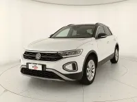 Usata VW T-Roc Life 116 CV (85 kW) 2023 Pure white nero SUV
