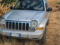 Usata Jeep Cherokee Sport 163 CV (119 kW) 2005 Grigio SUV