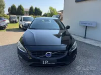 Usata Volvo V60 Momentum 120 CV (88 kW) 2017 Nero Station wagon