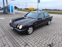 Usata Mercedes E200 Avantgarde 136 CV (100 kW) 1997 Nero Berlina