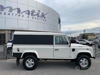 Usata Land Rover Defender 122 CV (89 kW) 2010 Bianco pastello SUV