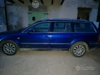 Usata VW Passat 130 CV (95 kW) 2001 Blu Station wagon