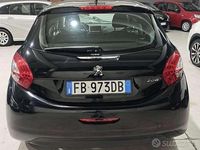 Usata Peugeot 208 68 CV (50 kW) 2015 Nero Utilitaria