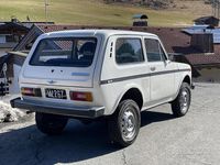 Usata Lada niva 78 CV (57 kW) 1987 Bianco SUV