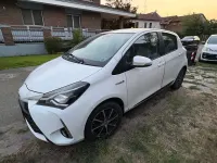 Usata Toyota Yaris Hybrid Active 73 CV (53 kW) 2018 Bianco Berlina