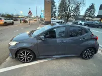Nuova Toyota Yaris Hybrid Sport 92 CV (67 kW) 2025 Storm grey / black Berlina