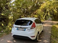 Usata Ford Fiesta 75 CV (55 kW) 2014 Bianco Utilitaria