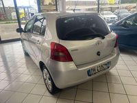 Usata Toyota Yaris Sol 69 CV (50 kW) 2007 Argento Utilitaria