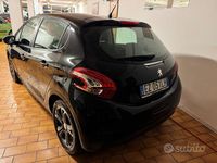 Usata Peugeot 208 68 CV (50 kW) 2015 Nero Utilitaria