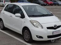 Usata Toyota Yaris Sol 101 CV (74 kW) 2010 Bianco Utilitaria
