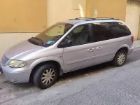 Usata Chrysler Voyager 141 CV (103 kW) 2004 Argento Monovolume