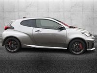 Usata Toyota Yaris 280 CV (205 kW) 2024 Argento metallizzato Utilitaria