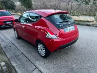 Usado Lancia Ypsilon Gold 69 CV (50 kW) 2012 Rojo Utilitario
