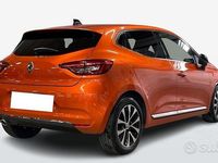 Usata Renault Clio V Techno 100 CV (73 kW) 2023 Arancione Berlina