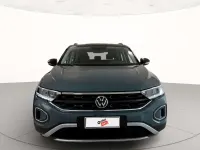 Usata VW T-Roc Life 116 CV (85 kW) 2025 Petroleum blue metallizzato nero SUV