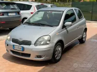 Usata Toyota Yaris Sol 65 CV (47 kW) 2005 Grigio Berlina