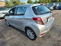 Usata Toyota Yaris Lounge 90 CV (66 kW) 2012 Grigio Utilitaria