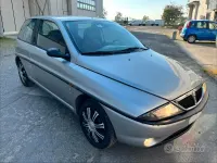 Usata Lancia Ypsilon 60 CV (44 kW) 1996 Grigio Utilitaria