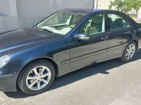 Usata Mercedes C220 Elegance 150 CV (110 kW) 2005 Blu/azzurro Berlina