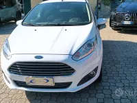 Usata Ford Fiesta 75 CV (55 kW) 2015 Bianco Utilitaria