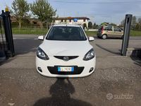 Usata Mazda 2 90th Anniversary 75 CV (55 kW) 2011 Bianco Utilitaria