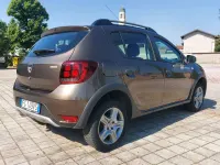 Usata Dacia Sandero Prestige 90 CV (66 kW) 2017 Marrone Berlina