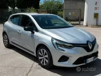 Käytetty Renault Clio V 101 HP (74 kW) 2022 Harmaa Viistoperä