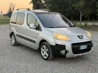 Usata Peugeot Partner Tepee Outdoor 109 CV (80 kW) 2008 Argento Monovolume