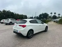 Usata Alfa Romeo Giulietta Exclusive 105 CV (77 kW) 2013 Bianco Utilitaria