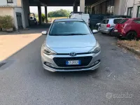 Usata Hyundai i20 Style 75 CV (55 kW) 2015 Grigio Berlina