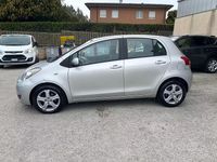 Usata Toyota Yaris Sol 90 CV (66 kW) 2011 Grigio Utilitaria