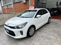 Usado Kia Rio 81 HP (59 kW) 2018 Branco Sedan