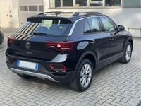 Usata VW T-Roc Life 110 CV (80 kW) 2022 Deep black perlato SUV