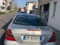 Usata Mercedes E220 150 CV (110 kW) 2003 Argento Berlina