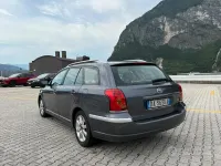 Usata Toyota Avensis 150 CV (110 kW) 2006 Grigio Station wagon