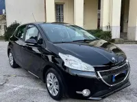 Usata Peugeot 208 82 CV (60 kW) 2013 Nero Utilitaria