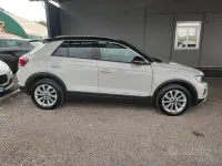 Usata VW T-Roc Style 110 CV (80 kW) 2023 Beige SUV
