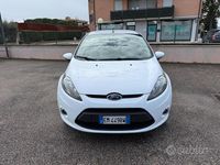Usata Ford Fiesta Titanium 96 CV (70 kW) 2012 Bianco Utilitaria