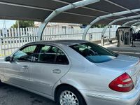 Usata Mercedes E270 177 CV (130 kW) 2003 Grigio Berlina