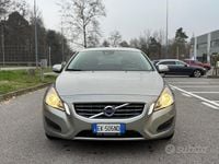 Käytetty Volvo V60 Summum 163 HP (119 kW) 2012 Keltainen Farmari