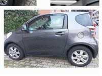 Usata Toyota iQ Sol 68 CV (50 kW) 2011 Grigio Utilitaria