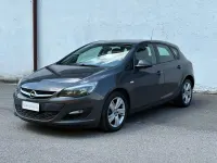 Usata Opel Astra 140 CV (102 kW) 2014 Grigio Berlina