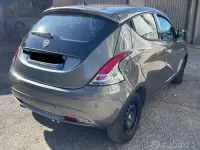 Usata Lancia Ypsilon Gold 95 CV (69 kW) 2017 Grigio Utilitaria