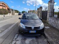 Usata Dacia Sandero Lauréate 75 CV (55 kW) 2010 Grigio Berlina