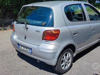 Usata Toyota Yaris 86 CV (63 kW) 2005 Grigio Station wagon