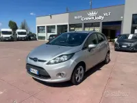 Usata Ford Fiesta Titanium 92 CV (67 kW) 2012 Grigio Berlina